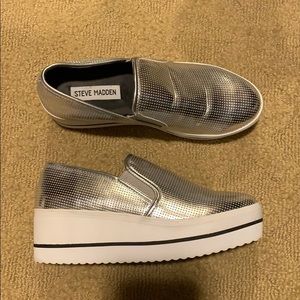 Steve Madden platform slide shoe